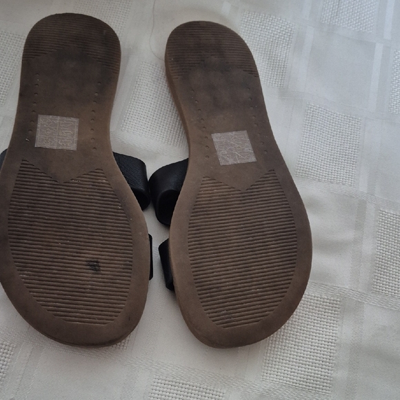 Steve Madden Black Slide Sandals - Picture 5 of 16